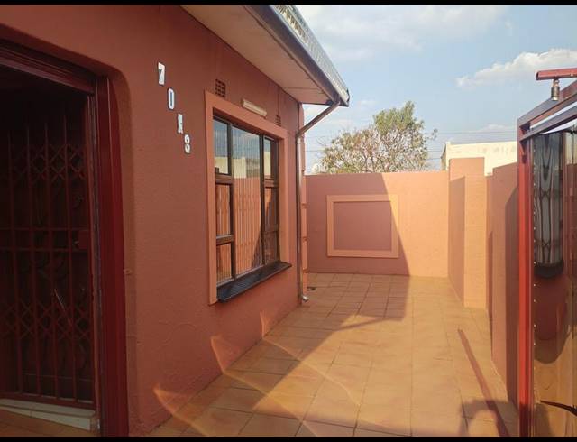 1 BEDROOM HOUSE FOR SALE IN MOLELEKI EXT 3